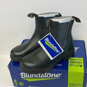 New BLUNDSTONE Boots Woman’s Size 7 US or 4 AU